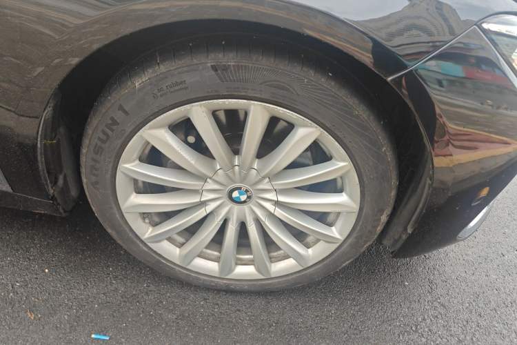 Used BMW 7 Series 2019 Updated 730Li Luxury Package Right Front Wheel Hub
