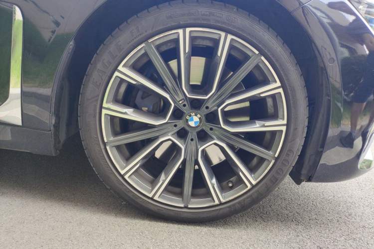Used BMW 7 Series 2019 Updated 740Li Luxury Version M Sport Package Right Front Wheel Hub