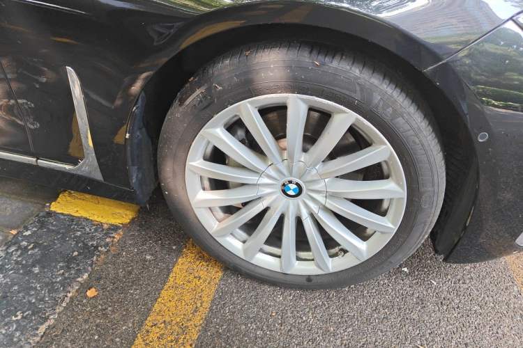 Used BMW 7 Series 2019 Updated 730Li Luxury Package Right Front Wheel Hub