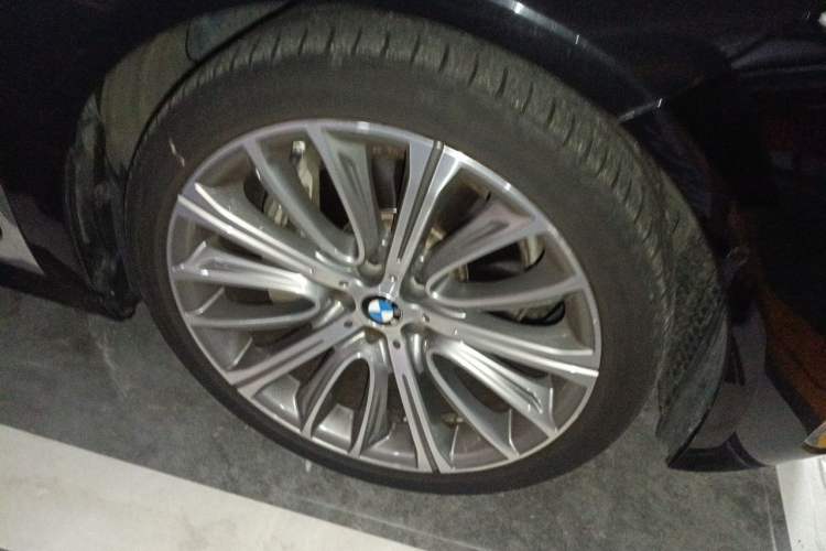 Used BMW 7 Series 2019 Restyled 740Li Leading Luxury Package Right Front Wheel Hub