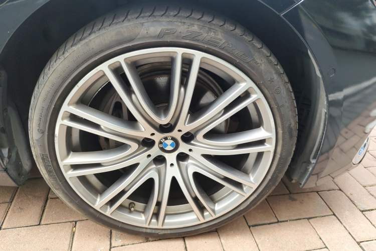 Used BMW 7 Series 2019 740Li Luxury Edition with Premium Package Right Front Wheel Hub