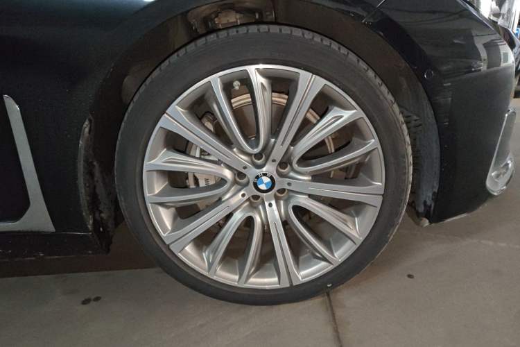 Used BMW 7 Series 2019 Restyled 740Li Leading Luxury Package Right Front Wheel Hub
