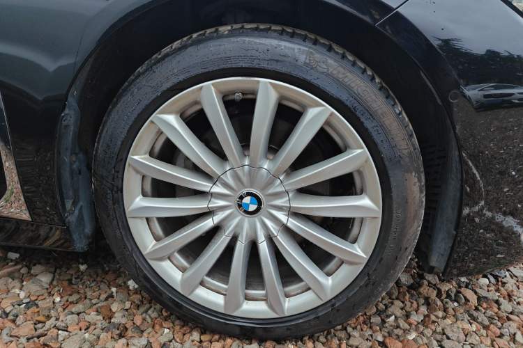 Used BMW 7 Series 2019 730Li Luxury Package Right Front Wheel Hub
