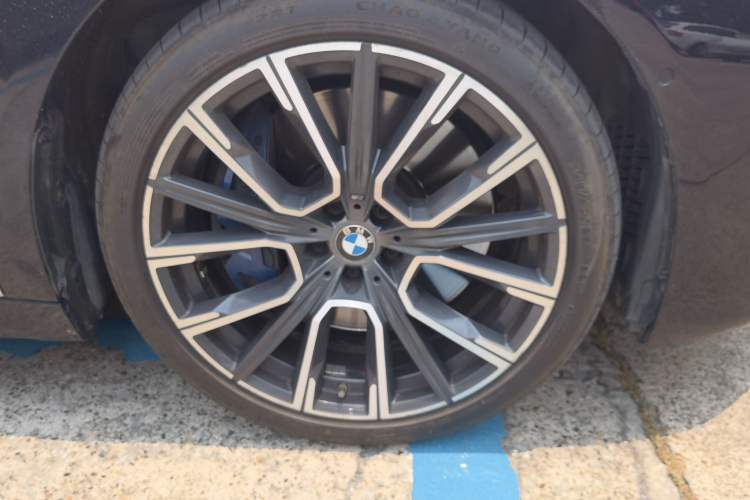 Used BMW 7 Series 2019 Restyled 740Li Leading Edition M Sport Package Right Front Wheel Hub