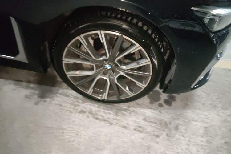 Used BMW 7 Series 2019 Restyled 740Li Leading Edition M Sport Package Right Front Wheel Hub
