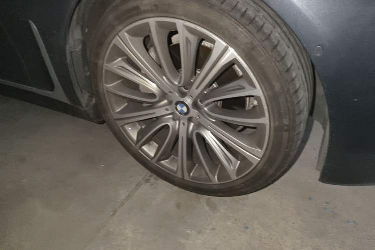 Used BMW 7 Series 2019 740Li Leading Edition Luxury Package Right Front Wheel Hub