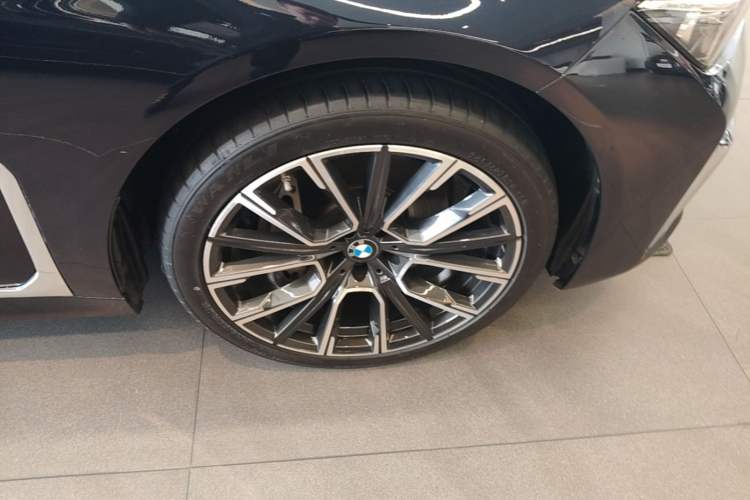 Used BMW 7 Series 2019 740Li Leading Model M Sport Package Right Front Wheel Hub