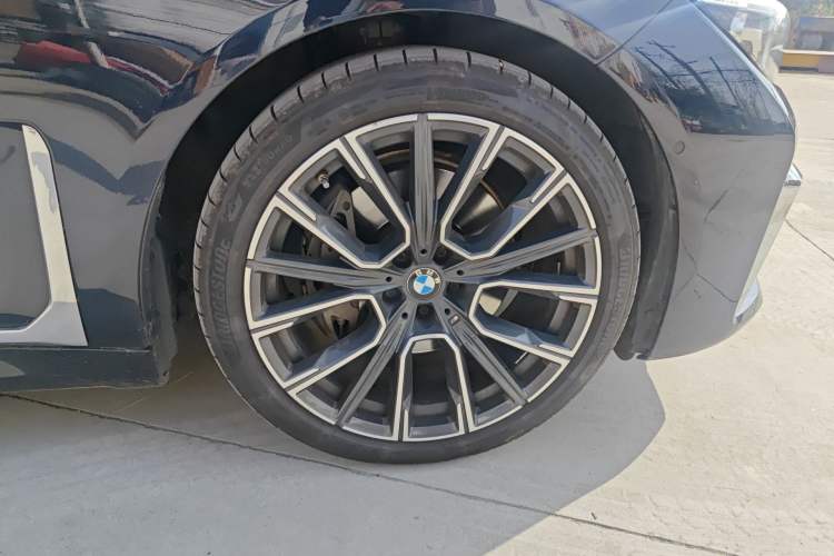 Used BMW 7 Series 2019 Restyled 740Li Leading Edition M Sport Package Right Front Wheel Hub