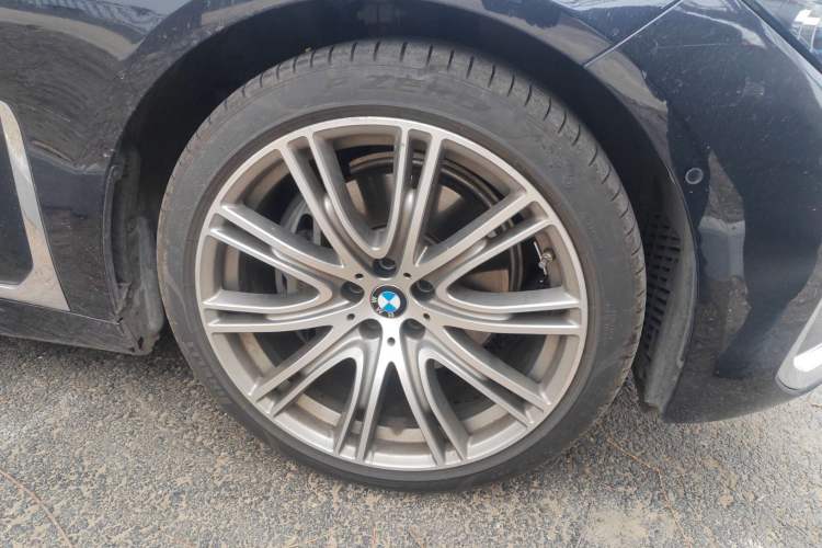 Used BMW 7 Series 2019 740Li xDrive Executive Luxury Package Right Front Wheel Hub