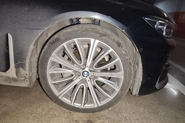 Used BMW 7 Series 2019 740Li Leading Edition Luxury Package Right Front Wheel Hub