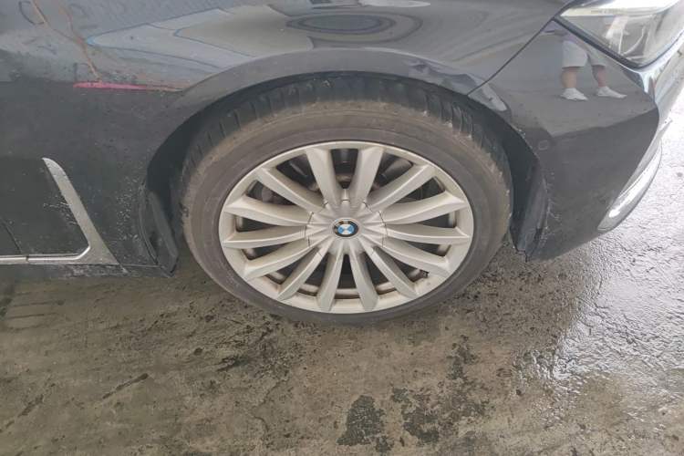 Used BMW 7 Series 2019 Updated 730Li Luxury Package Right Front Wheel Hub