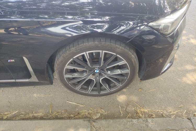 Used BMW 7 Series 2019 Restyled 740Li Leading Luxury Package Right Front Wheel Hub