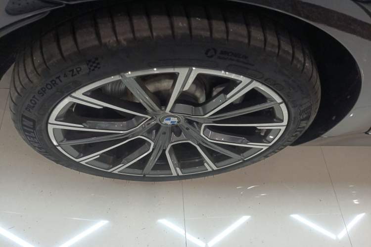 Used BMW 7 Series 2019 Restyled 740Li Leading Luxury Package Right Front Wheel Hub