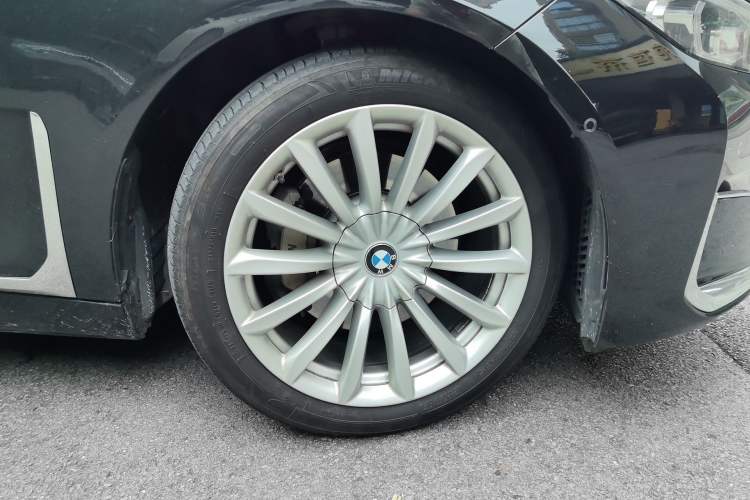 Used BMW 7 Series 2019 Updated 730Li Luxury Package Right Front Wheel Hub