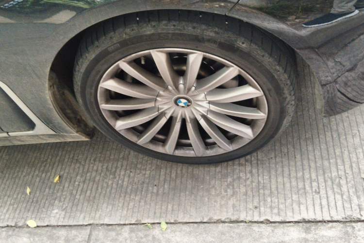 Used BMW 7 Series 2019 730Li Luxury Package Right Front Wheel Hub