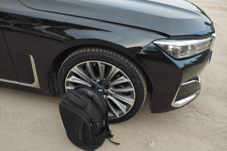Used BMW 7 Series 2019 Restyled 740Li Leading Luxury Package Right Front Wheel Hub