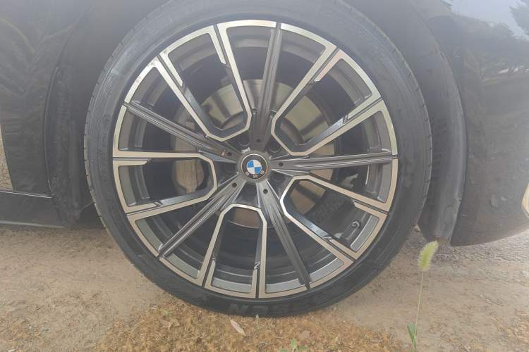 Used BMW 7 Series 2019 Updated 730Li Luxury Package Right Front Wheel Hub
