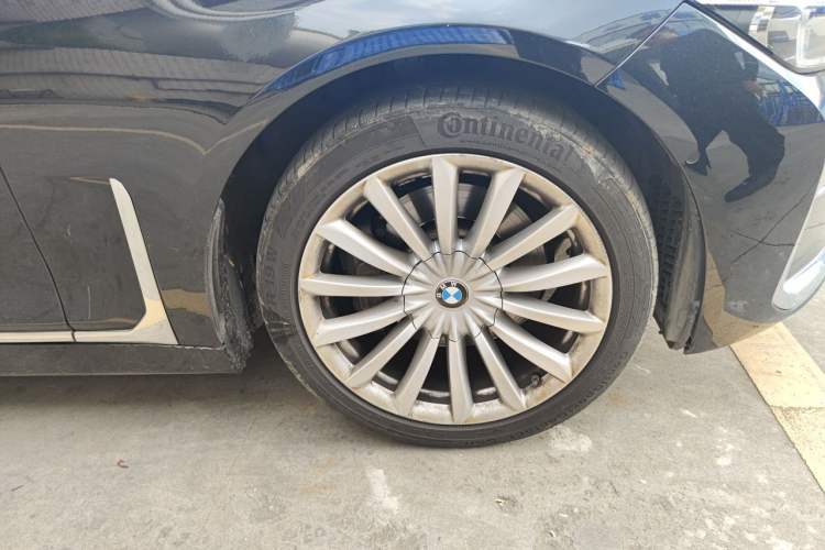 Used BMW 7 Series 2019 Updated 730Li Luxury Package Right Front Wheel Hub