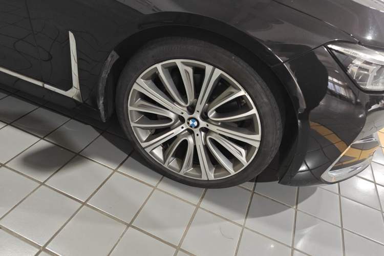 Used BMW 7 Series 2019 740Li Leading Edition Luxury Package Right Front Wheel Hub