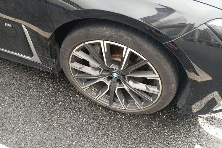 Used BMW 7 Series 2019 Restyled 740Li Leading Edition M Sport Package Right Front Wheel Hub