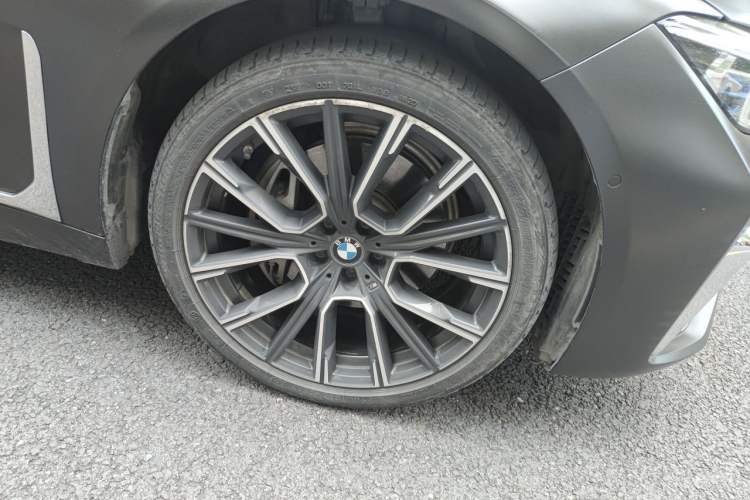 Used BMW 7 Series 2019 Updated 740Li Luxury Version M Sport Package Right Front Wheel Hub