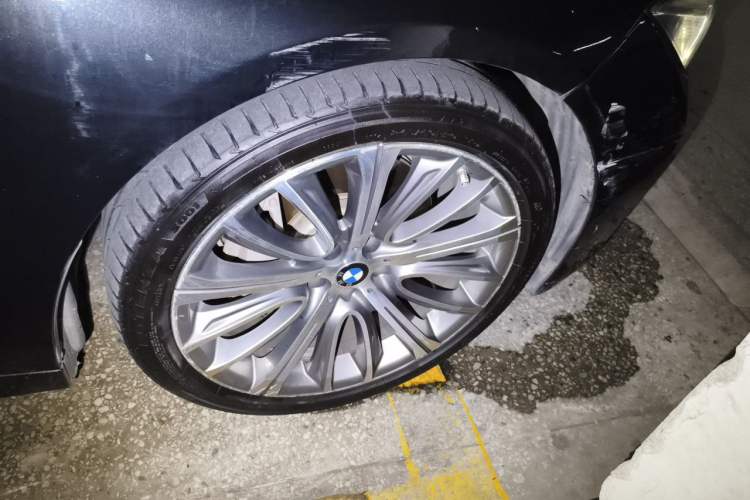 Used BMW 7 Series 2019 Restyled 740Li Leading Luxury Package Right Front Wheel Hub
