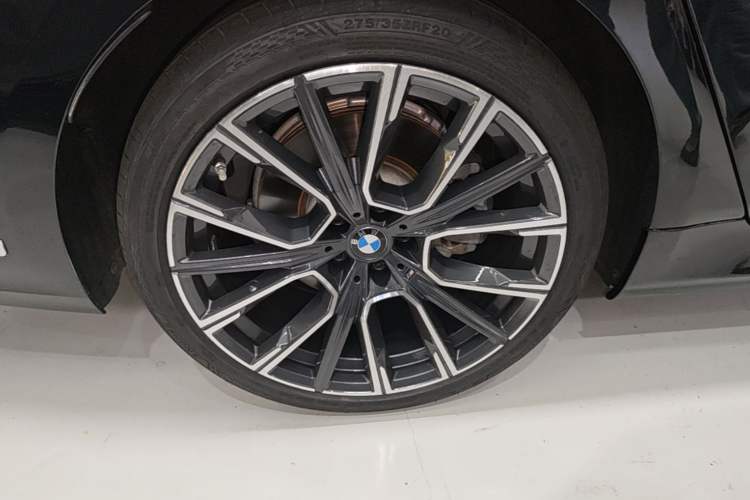 Used BMW 7 Series 2019 Restyled 740Li Leading Edition M Sport Package Right Rear Wheel Hub