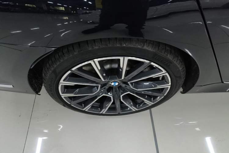 Used BMW 7 Series 2019 Restyled 740Li Leading Edition M Sport Package Right Rear Wheel Hub