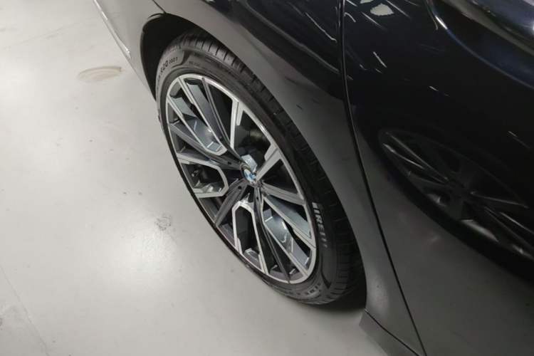 Used BMW 7 Series 2019 Restyled 740Li Leading Edition M Sport Package Right Rear Wheel Hub