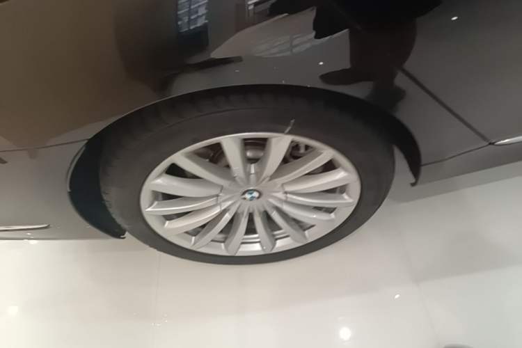Used BMW 7 Series 2019 Updated 730Li Luxury Package Right Rear Wheel Hub