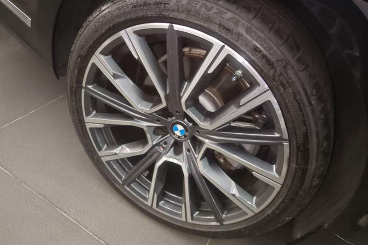 Used BMW 7 Series 2019 Restyled 740Li Leading Edition M Sport Package Right Rear Wheel Hub