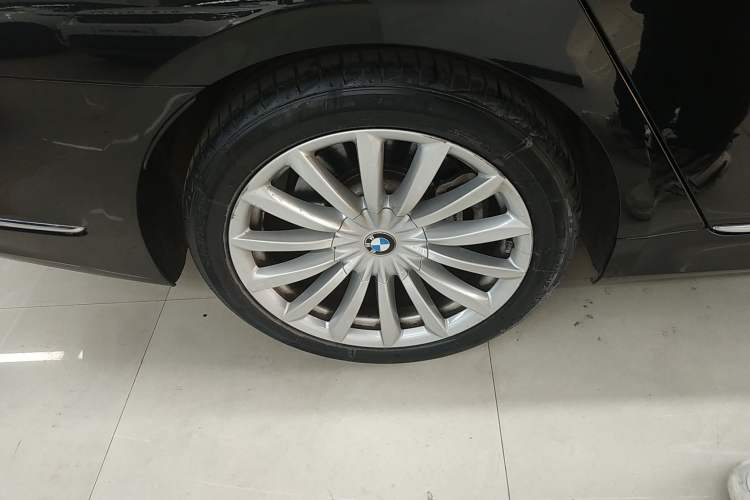 Used BMW 7 Series 2019 Updated 730Li Luxury Package Right Rear Wheel Hub
