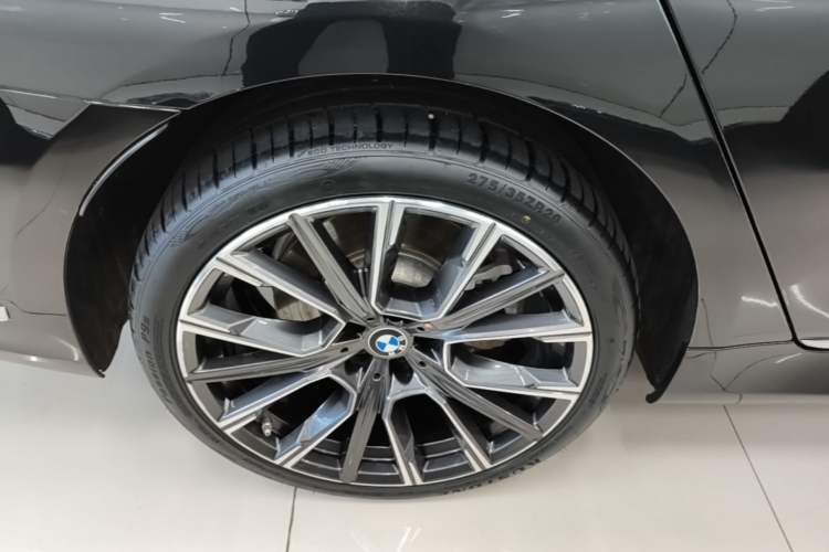 Used BMW 7 Series 2019 Restyled 740Li Leading Edition M Sport Package Right Rear Wheel Hub