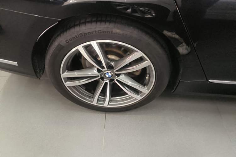 Used BMW 7 Series 2019 730Li M Sport Package Right Rear Wheel Hub