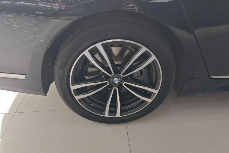 Used BMW 7 Series 2019 730Li M Sport Package Right Rear Wheel Hub