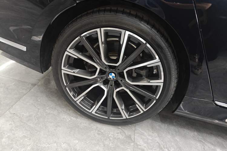 Used BMW 7 Series 2019 Restyled 740Li Leading Edition M Sport Package Right Rear Wheel Hub
