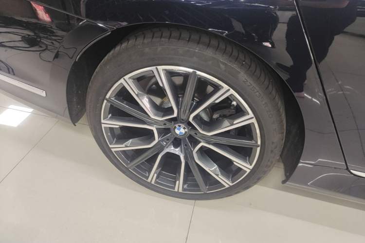 Used BMW 7 Series 2019 740Li Leading Model M Sport Package Right Rear Wheel Hub