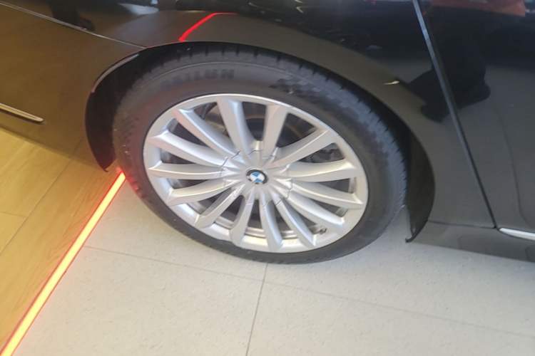 Used BMW 7 Series 2019 Updated 730Li Luxury Package Right Rear Wheel Hub