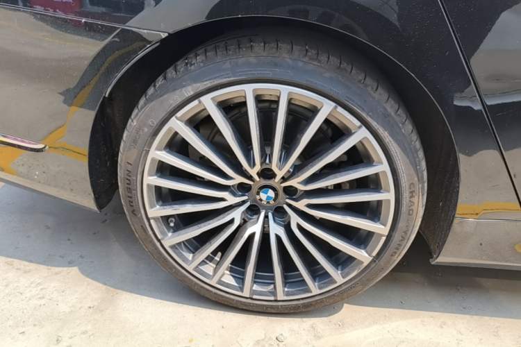 Used BMW 7 Series 2019 740Li Luxury Edition with Premium Package Right Rear Wheel Hub