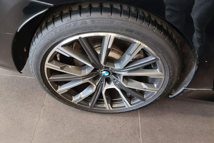 Used BMW 7 Series 2019 Restyled 740Li Leading Edition M Sport Package Right Rear Wheel Hub