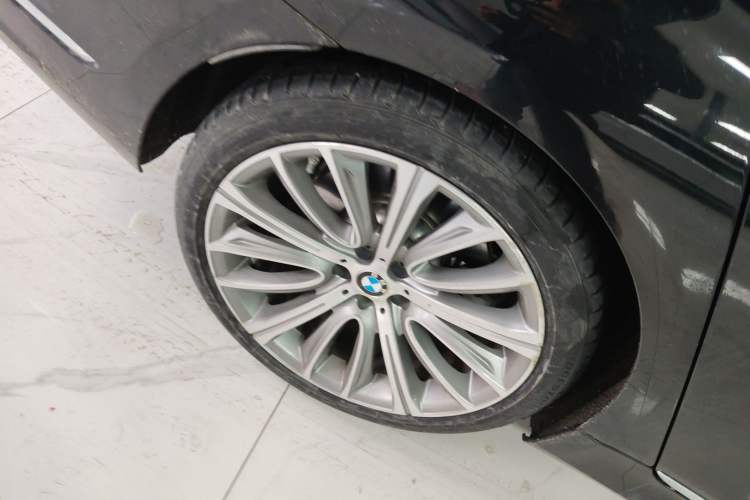 Used BMW 7 Series 2019 Restyled 740Li Leading Luxury Package Right Rear Wheel Hub