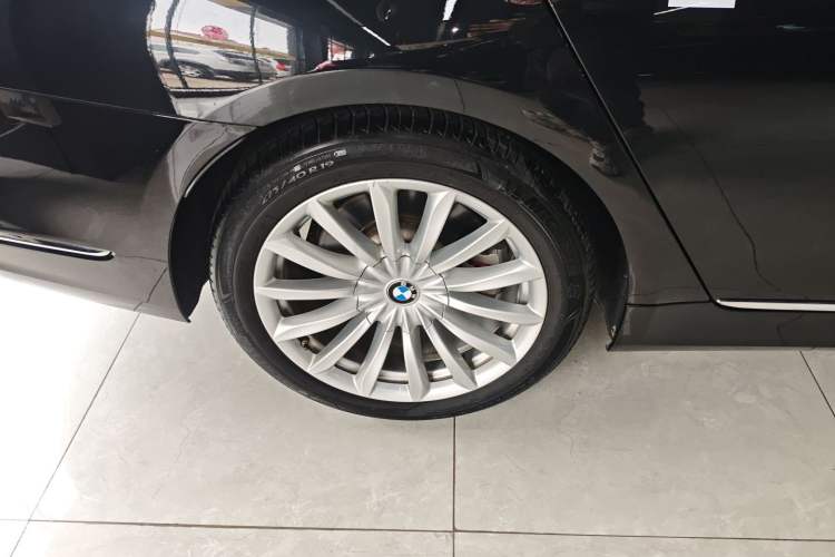 Used BMW 7 Series 2019 Updated 730Li Luxury Package Right Rear Wheel Hub