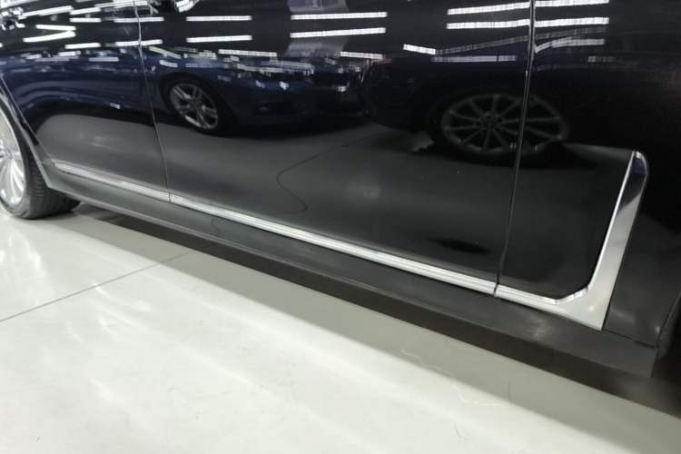 Used BMW 7 Series 2019 Updated 730Li Luxury Package Right Side Sill