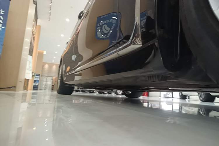 Used BMW 7 Series 2019 Updated 730Li Luxury Package Right Side Sill