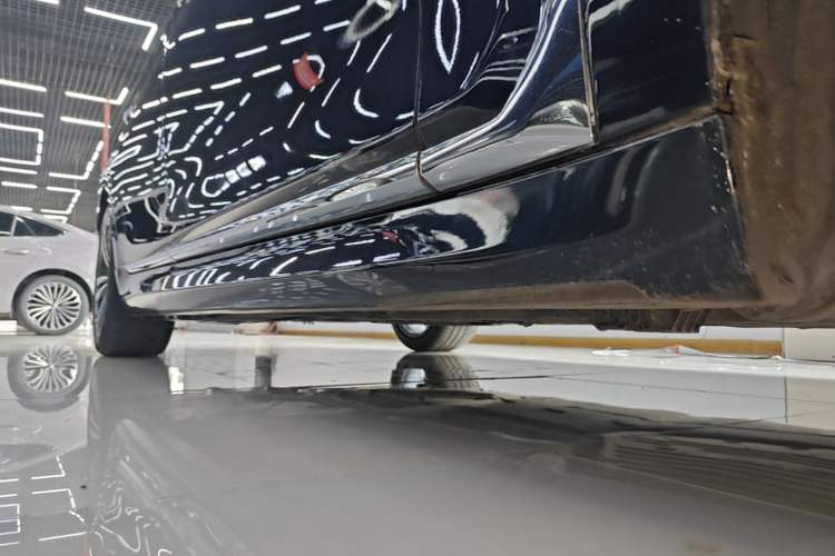 Used BMW 7 Series 2019 730Li M Sport Package Right Side Sill