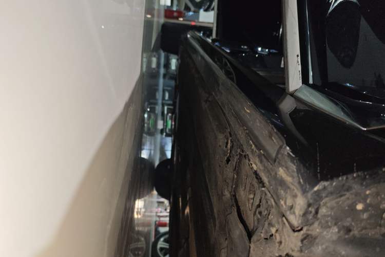 Used BMW 7 Series 2019 730Li M Sport Package Right Side Sill