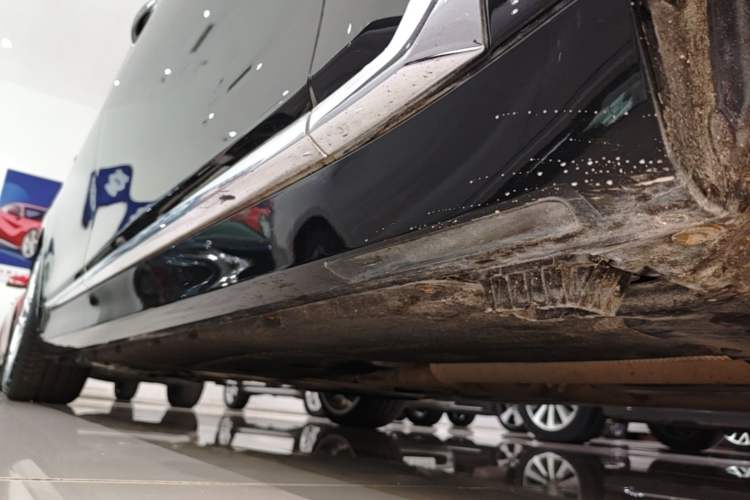 Used BMW 7 Series 2019 Refresh M760Li xDrive V12 Luxury Package Right Side Sill