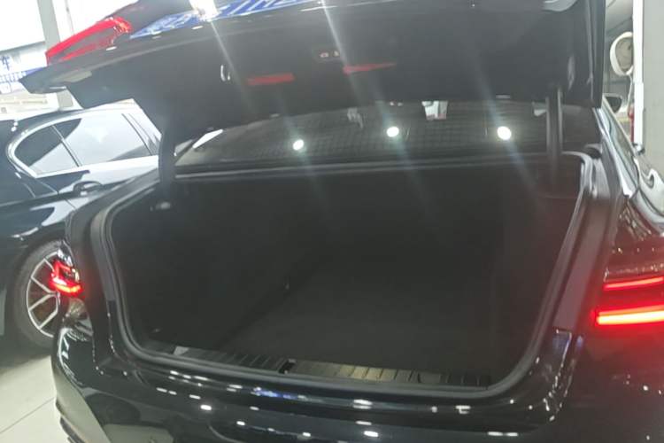 Used BMW 7 Series 2019 Updated 730Li Luxury Package Trunk