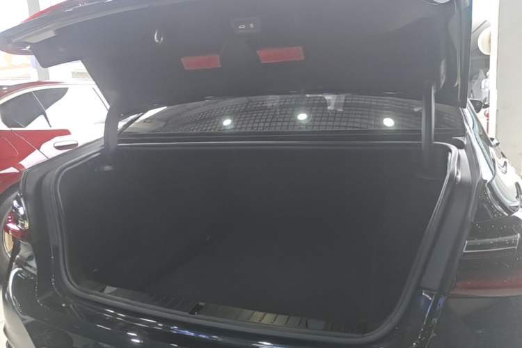 Used BMW 7 Series 2019 Updated 730Li Luxury Package Trunk
