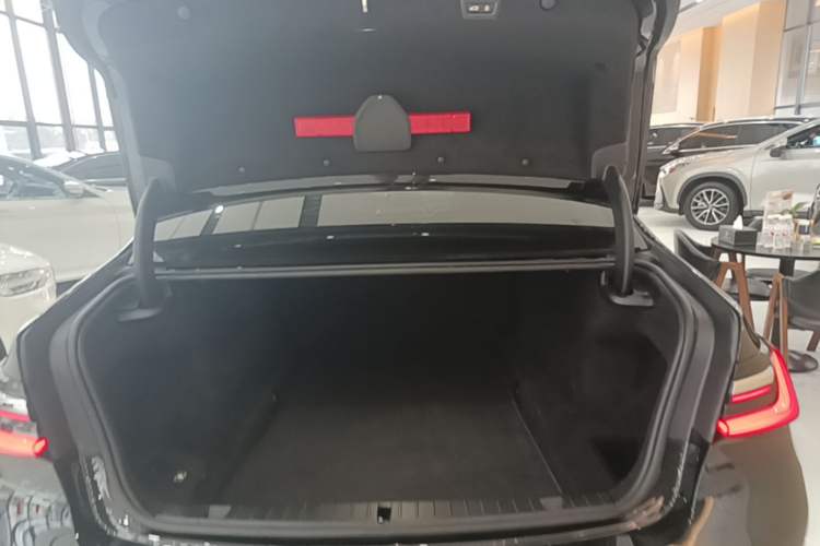 Used BMW 7 Series 2019 Updated 730Li Luxury Package Trunk